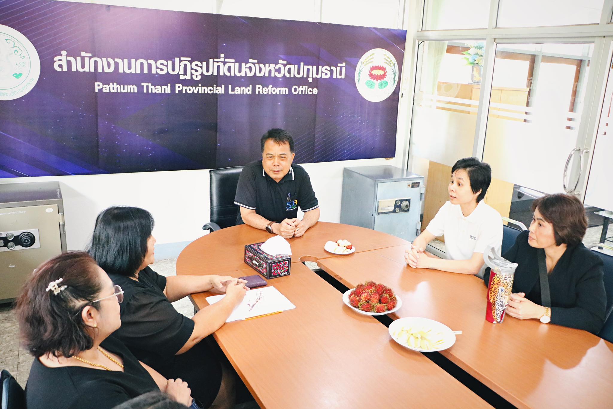 title - รองเลขาธิการ ส.ป.ก. ตรวจเยี่ยม ส.ป.ก. ปทุมธานี ติดตามการดำเนินงานรังวัดสำรวจและการปฏิรูปที่ดิน